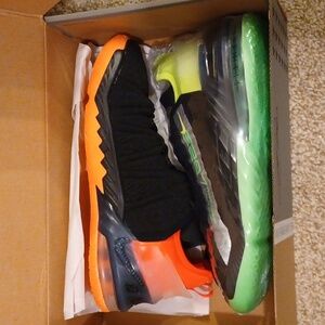 LeBron XVIII (GS) BLACK/BRIGHT CRIMSON